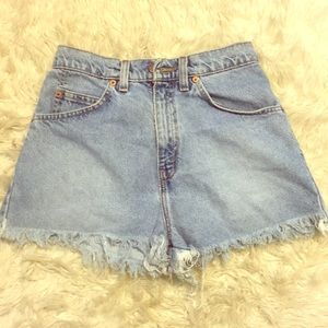 Levi Distressed Jean Shorts 💜